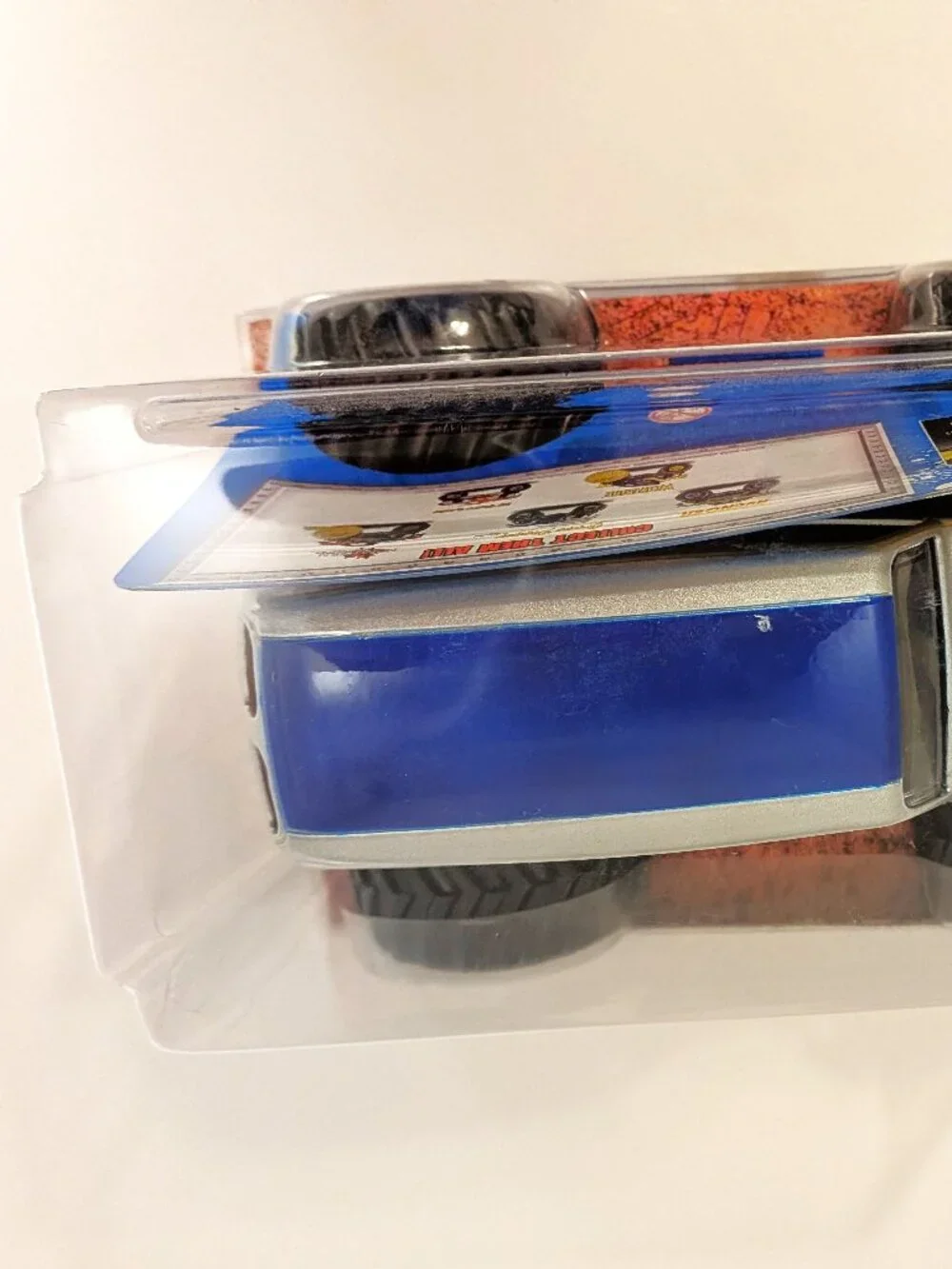 Hot Wheels 2013 Monster Jam Grave Digger The Legend Die Cast Metal Body Blue NEW